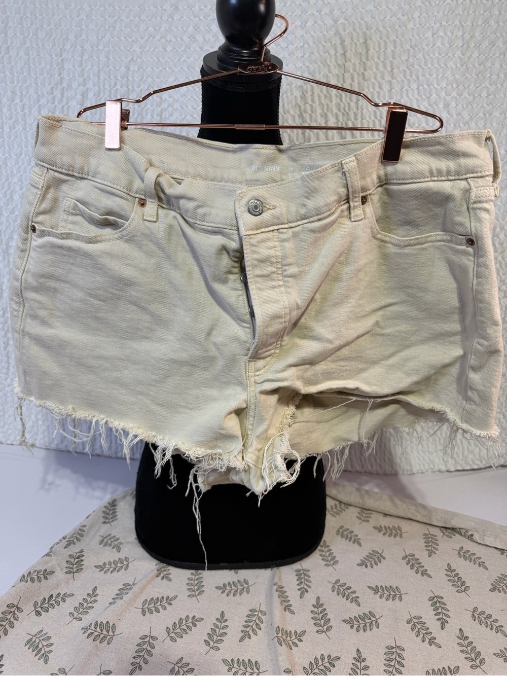 Old Navy Light Cream Distressed Denim Cutoff Shorts
